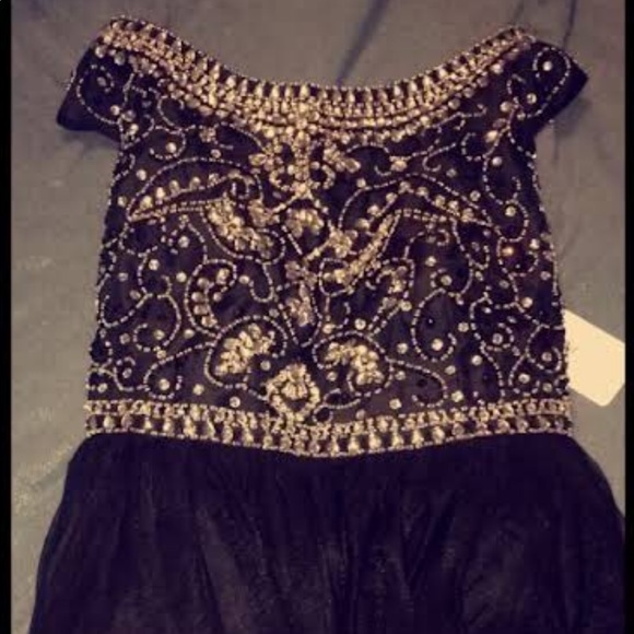 Formal Dress - Picture 2 of 3